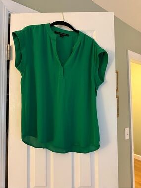Cynthia Steffe Emerald Green Split-Neck Cap Sleeve Blouse